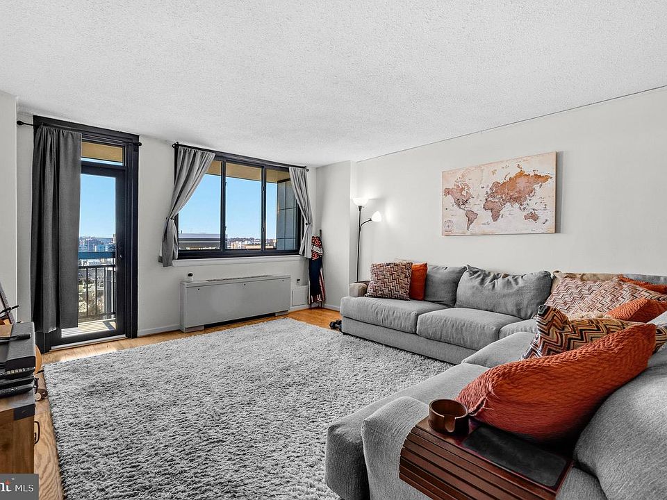 1st image of 801 N Pitt St APT 1209