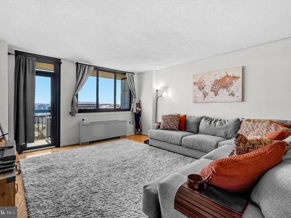 801 N Pitt St APT 1209, Alexandria, VA 22314