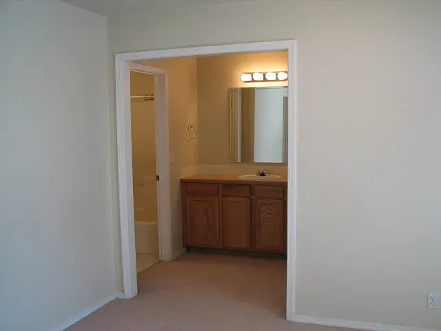 2221 S Hervey St — Photo 3