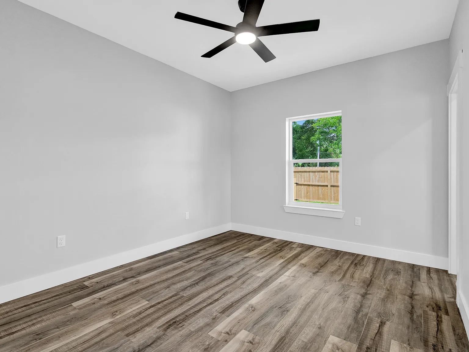 2 bed, 903 sqft, $1,900 — Photo 4
