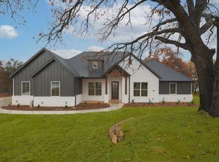 308 N Scenic Creek Rd, Azle, TX 76020