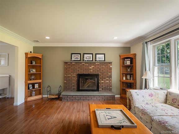3rd image of 15 Deer View Lane