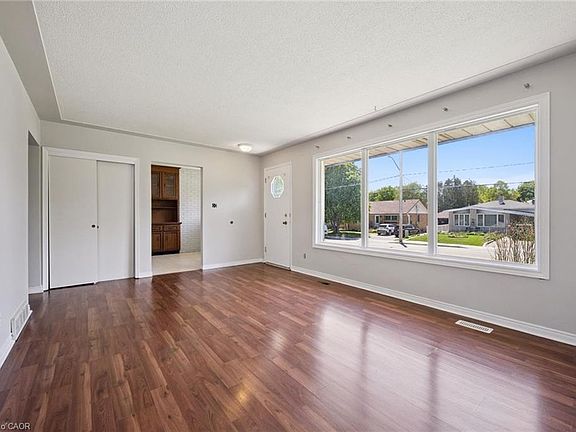5th image of 190 Vanier Dr