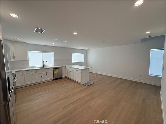 3rd image of 14165 Calvert St
