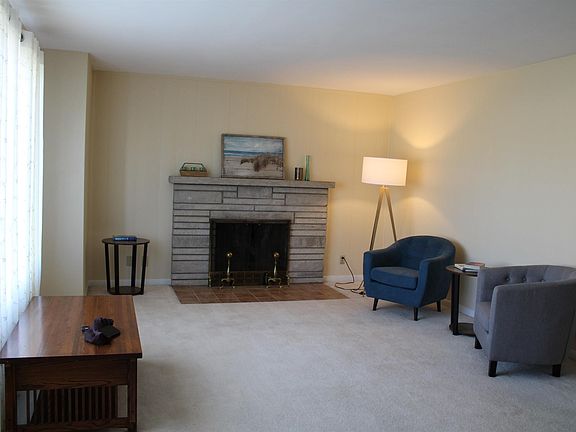 3rd image of 1126 W Merle Ln