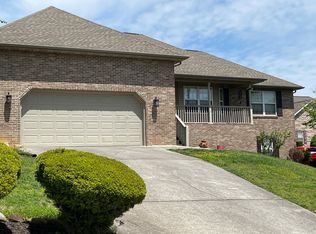 3437 Baxter View Dr, Maryville, TN 37804