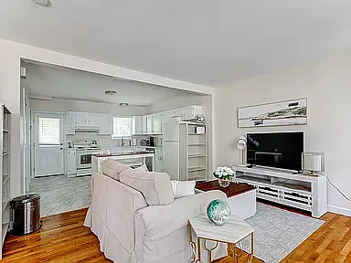 27 Thames St — Photo 2