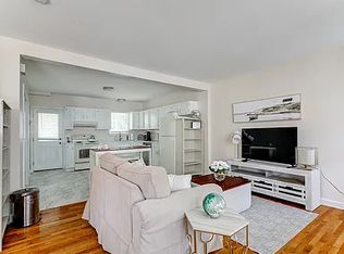 27 Thames St, Newport, RI 02840
