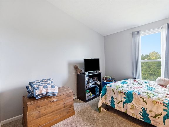 2nd image of 16 Overlook Ct Condo 16