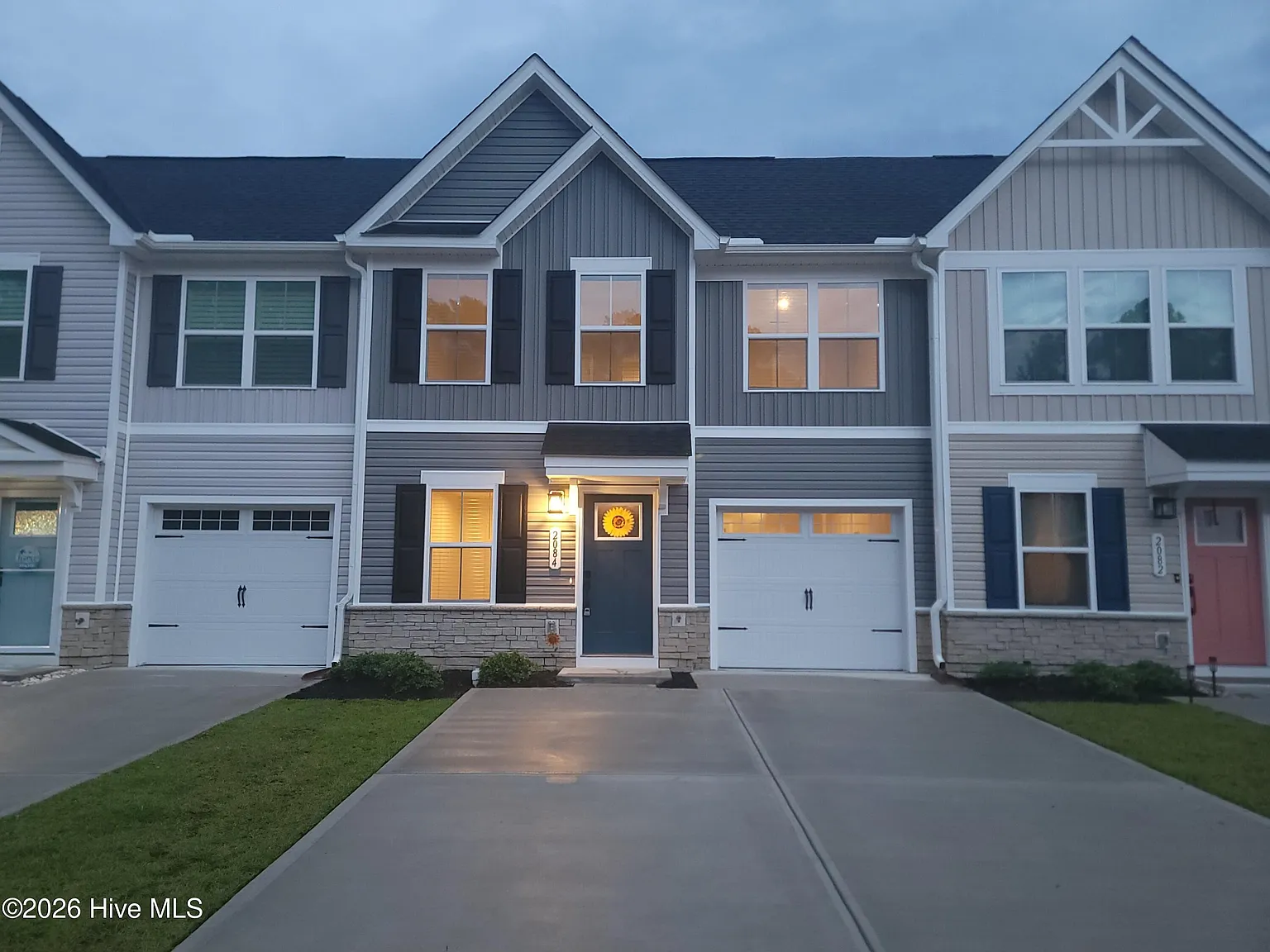 3 bed, 2.5 bath, 1634 sqft, $2,050 — Photo 3