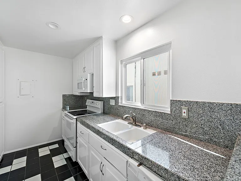 1707 W Balboa Blvd — Photo 12