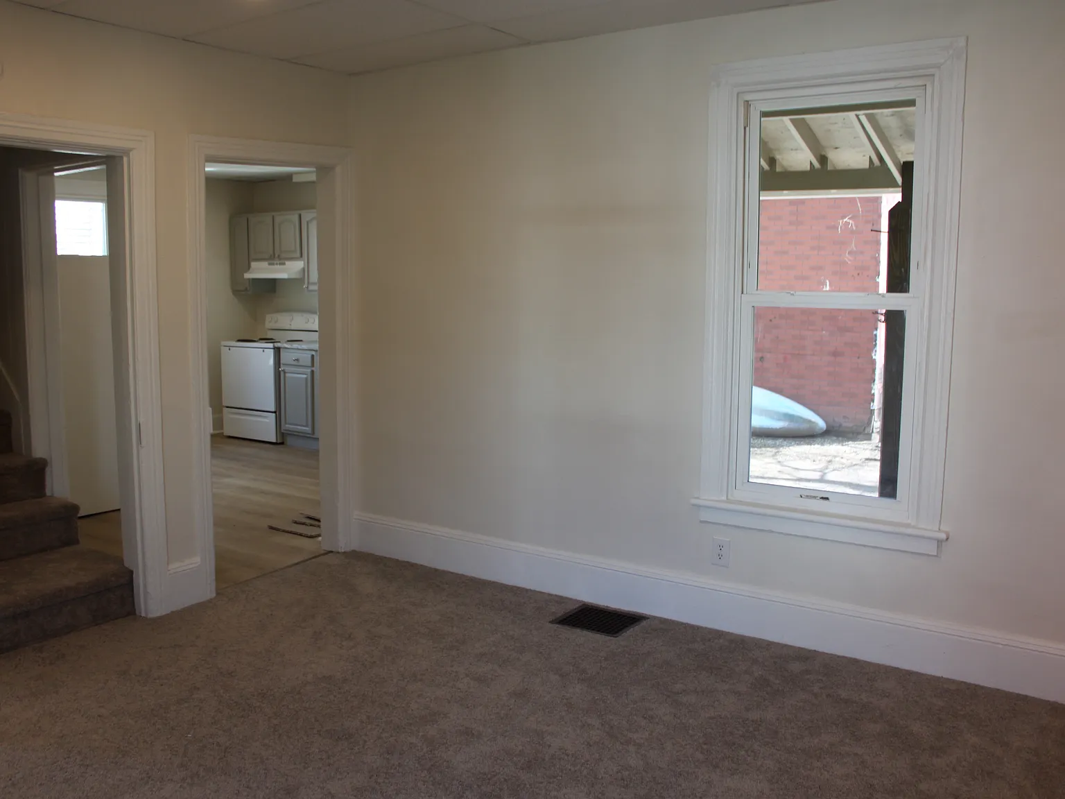 3 bed, 2436 sqft, $1,100 — Photo 2