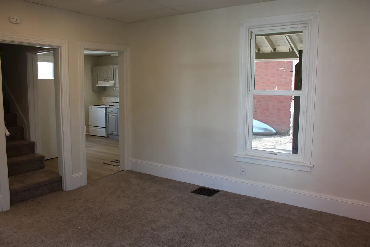 Building Photo - 1049 Memorial Ave