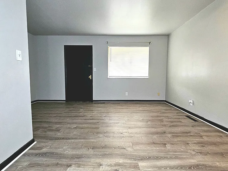 126 Poplar St — Photo 8