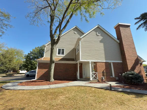 694 Monroe Dr, Lindenhurst, IL 60046