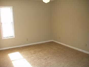 5th image of 202 Riverchase Dr