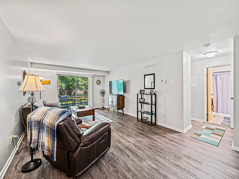 Heatherstone Apartments — Photo 47