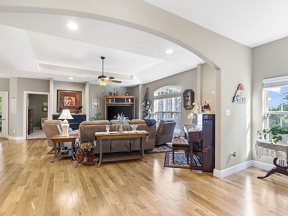 3rd image of 801 Silver Cliff Way