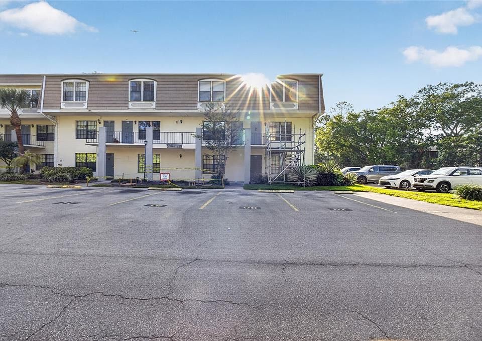 1st image of 5916 VILLAGE CIRCLE #5916