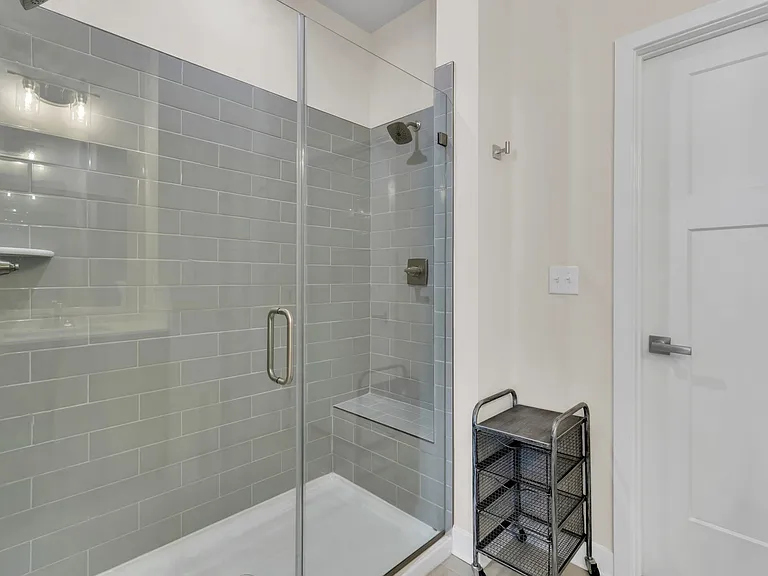 116 S Durham Dr — Photo 17
