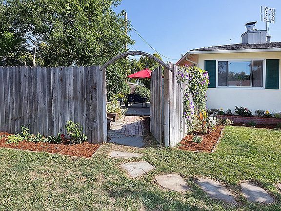 3rd image of 2810 Sykes Ct
