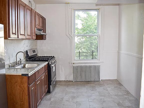 3rd image of 226 47th St