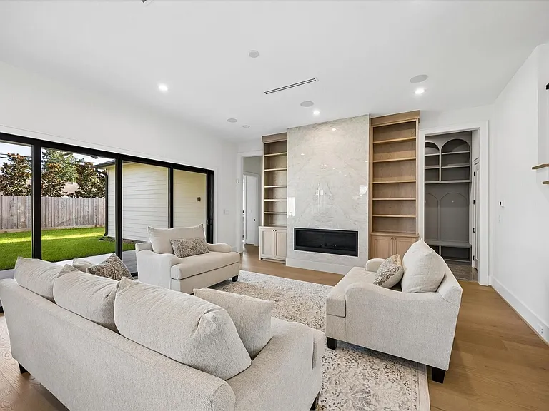 6911 Hartland Ave — Photo 4