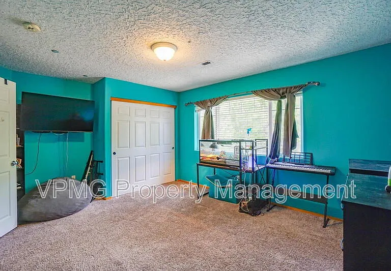17301 SE 24th St — Photo 27