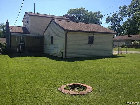 2nd image of 2215 Woodlawn St