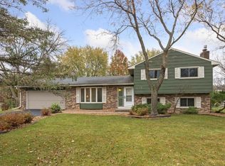 1143 Waldon Pl, Arden Hills, MN 55112