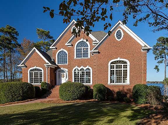 4th image of 251 Edgewood Dr