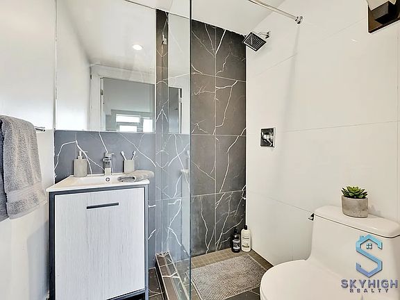 4th image of 1541 E 19th St #2E