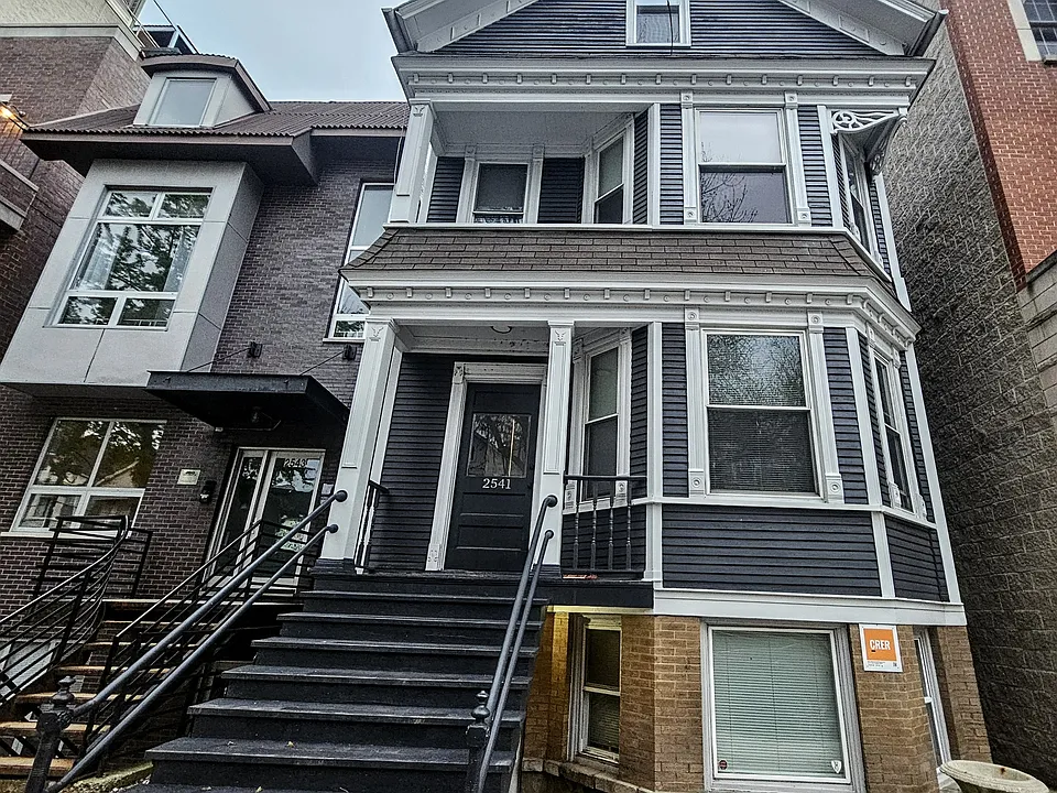 2541 N Southport Ave #2R