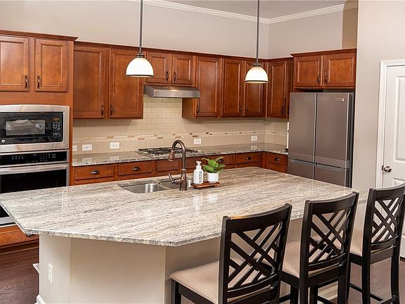 3rd image of 215 Hickory Nut Ln