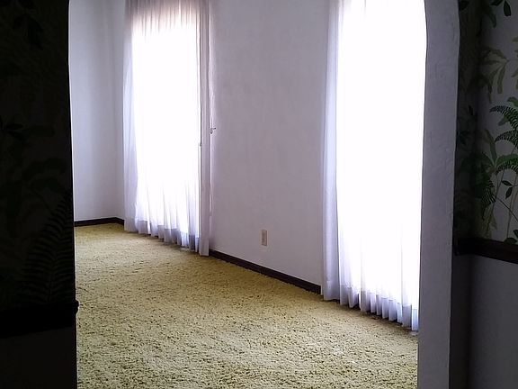 5th image of 300 Navajo Ave