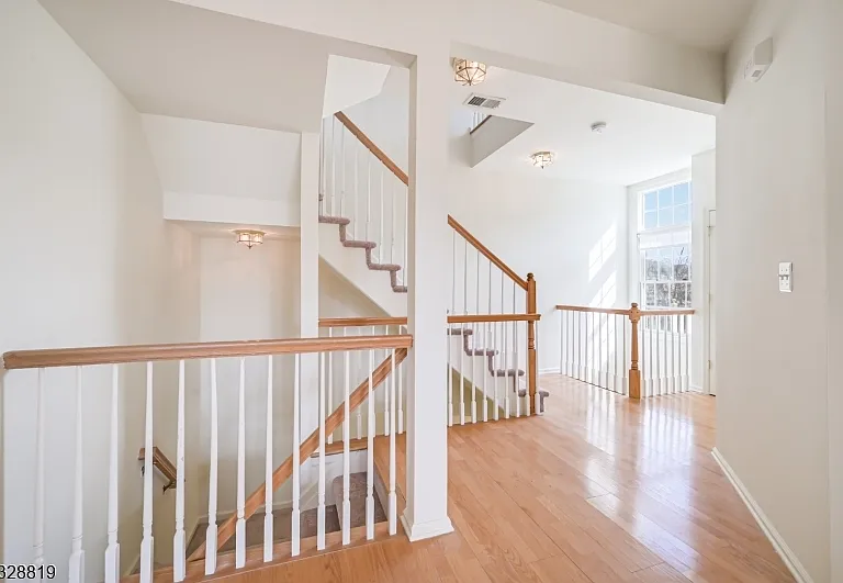 103 Crown Ct — Photo 25