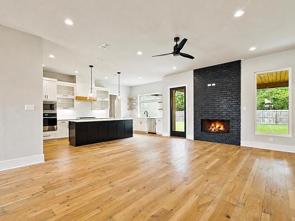 3rd image of 7213 Havenwood Dr