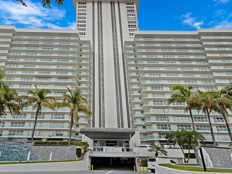 3900 Galt Ocean Dr #2114 — Photo 29