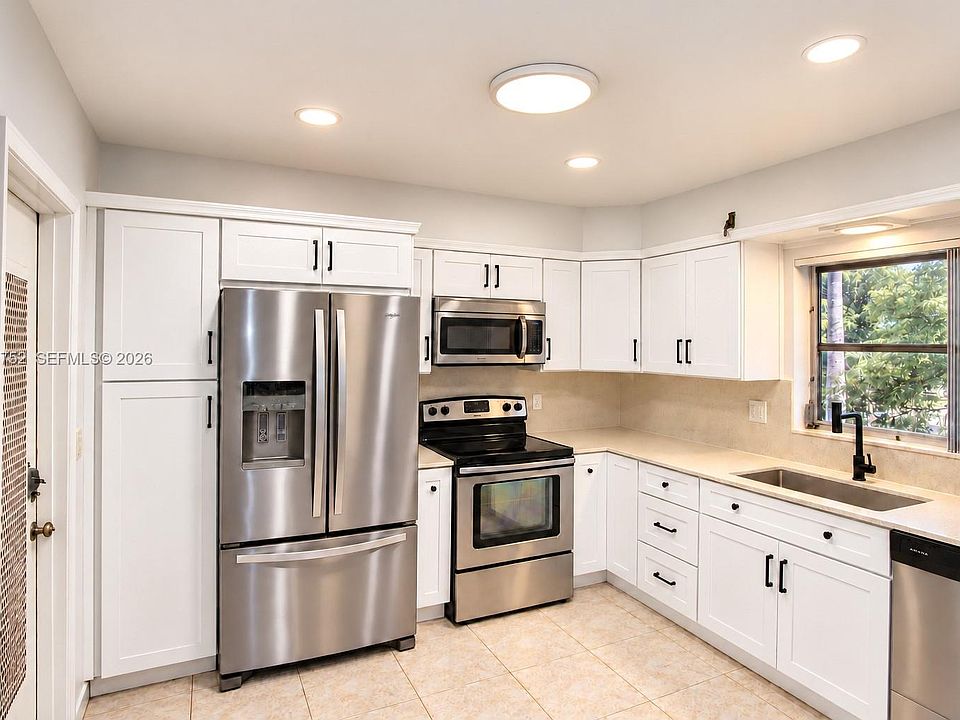 1st image of 412 S Luna Ct APT 9