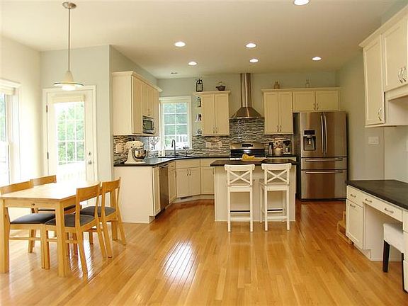 3rd image of 16 Misty Meadow Way