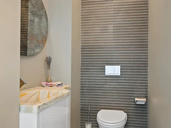 105 East 16th Street image 15 of 16