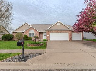 1723 Deerfield Dr, Morton, IL