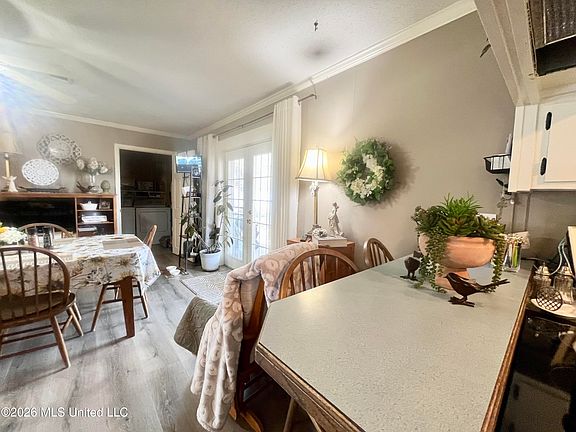 5th image of 213 Georgia St