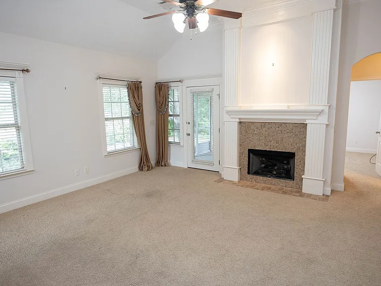 106 Sweet Meadow Ct — Photo 8