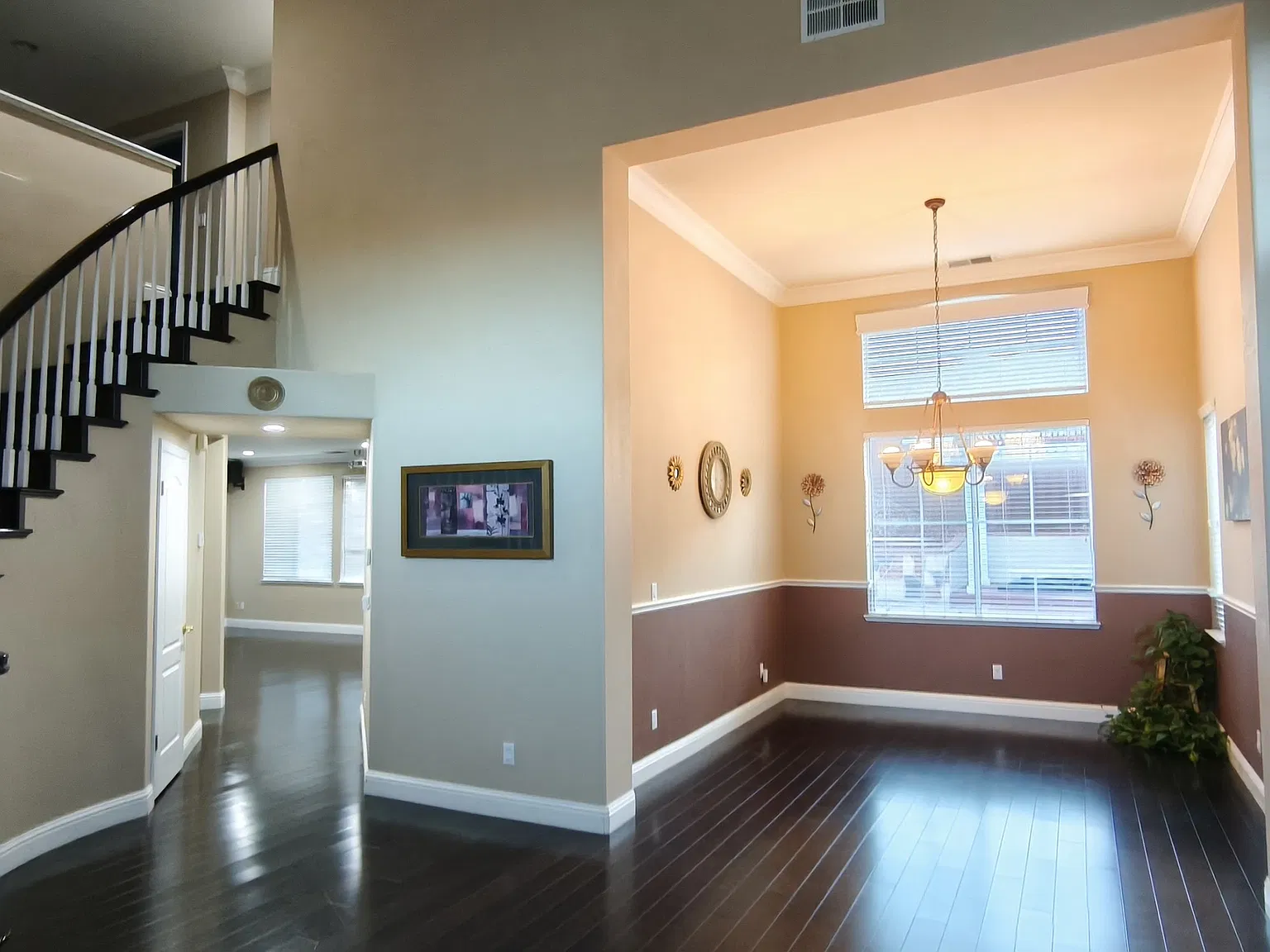 5 bed, 2766 sqft, $6,495 — Photo 2
