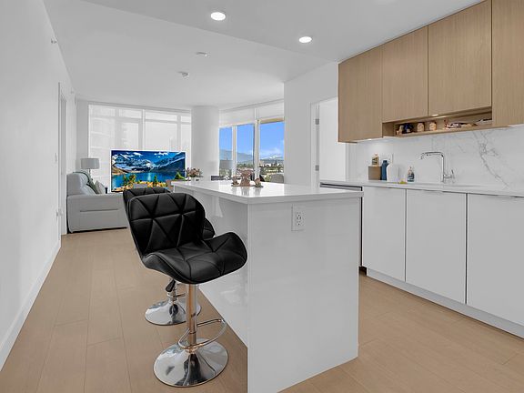 5th image of 7769 Park Cres #1106