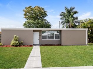 865 Hibiscus Dr, Royal Palm Beach, FL 33411