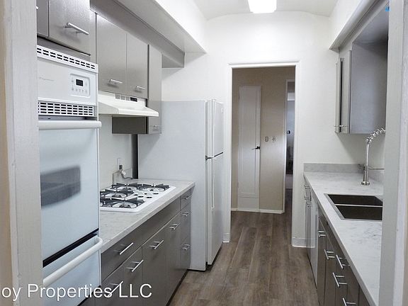 5th image of 285 W California Blvd APT 06