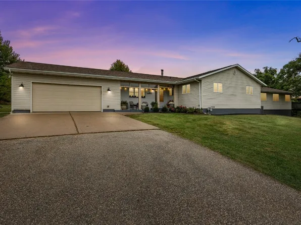 3541 Todd Hills Rd, Cedar Rapids, IA 52411