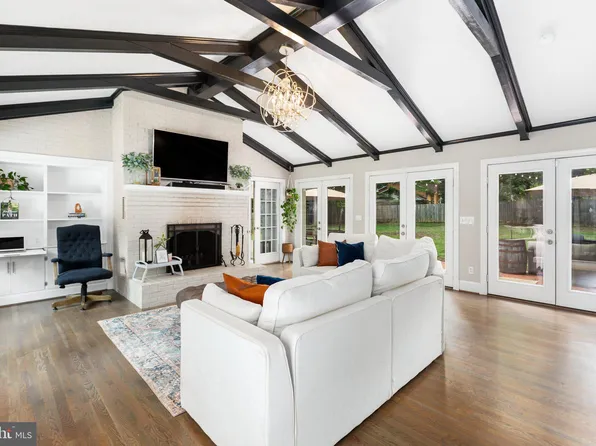 107 Hampton Dr, Fredericksburg, VA 22405